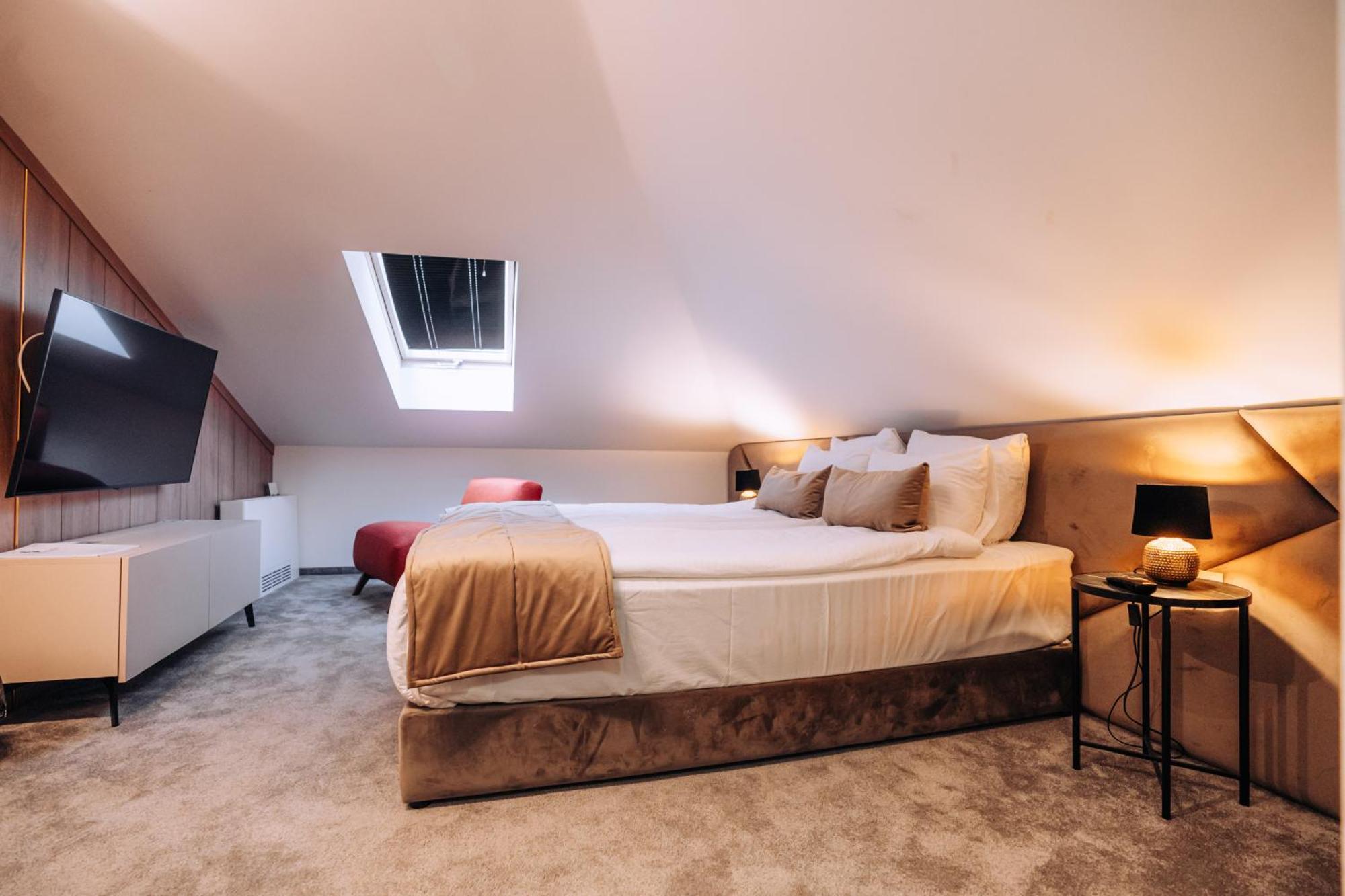 Pupin Saraiste Apartment *